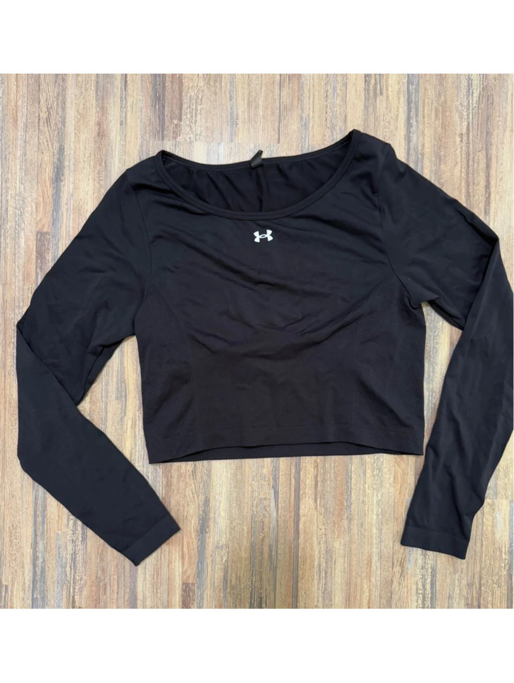 Under armour cropped long sleeve size large
